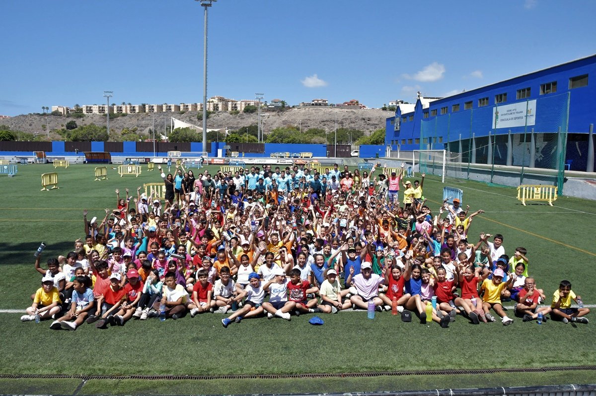 El Campo David García se convierte en patio de juego y convivencia para más de 1.200 escolares de Maspalomas