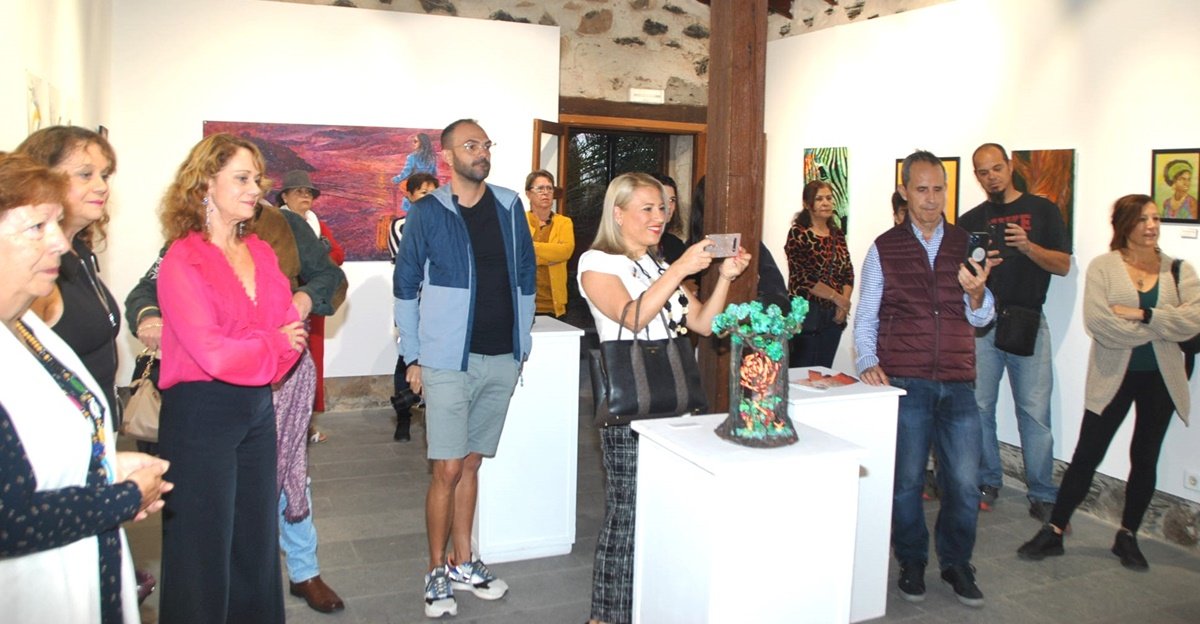 El ingenio artístico de 16 mujeres y dos hombres habita la Casa de Saturninita