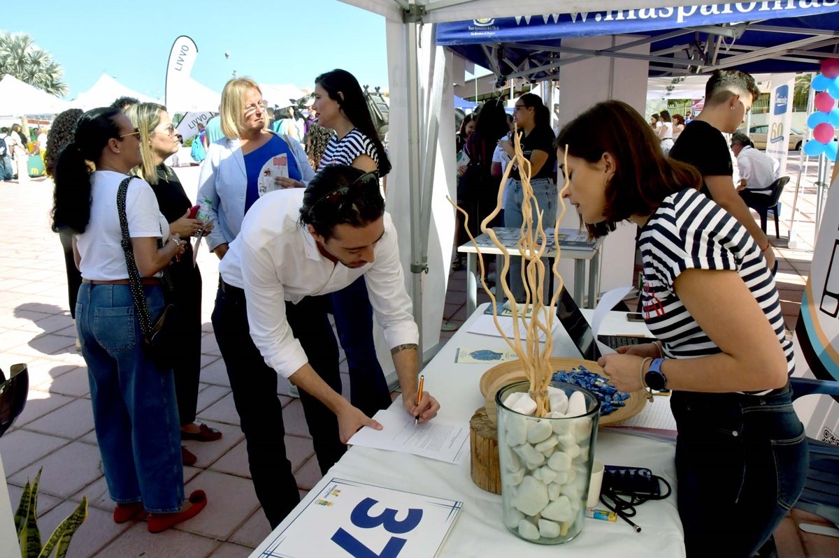 Un millar de jóvenes y desempleados asisten a la Muestra de Empleo, Formación y Emprendimiento de Maspalomas