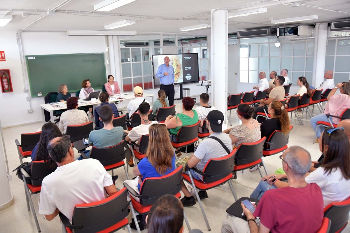 Un millar de jóvenes y desempleados asisten a la Muestra de Empleo, Formación y Emprendimiento de Maspalomas