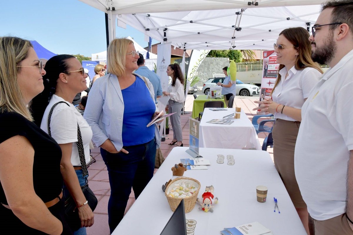 Un millar de jóvenes y desempleados asisten a la Muestra de Empleo, Formación y Emprendimiento de Maspalomas