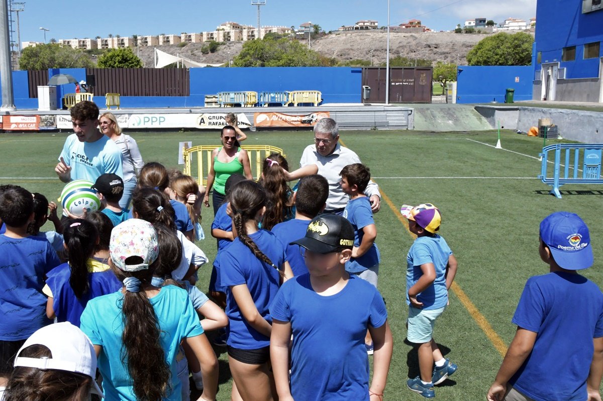 El Campo David García se convierte en patio de juego y convivencia para más de 1.200 escolares de Maspalomas