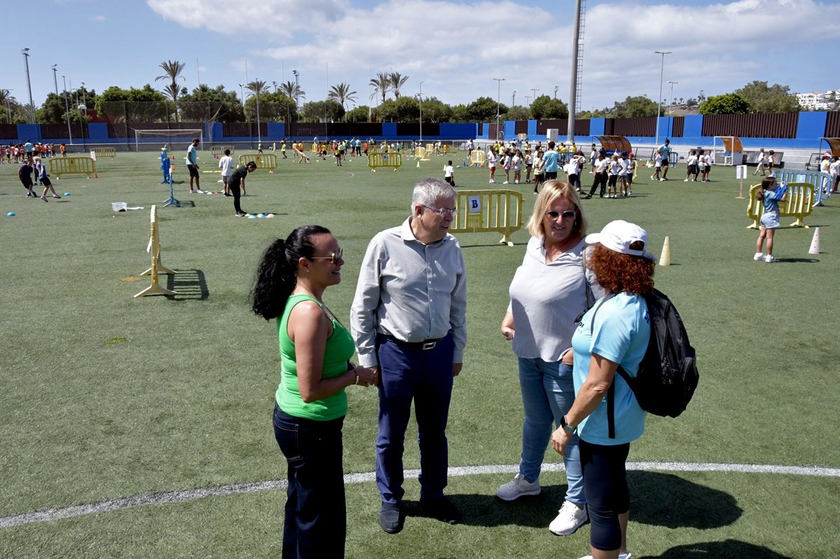 El Campo David García se convierte en patio de juego y convivencia para más de 1.200 escolares de Maspalomas