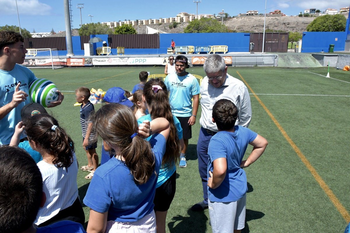 El Campo David García se convierte en patio de juego y convivencia para más de 1.200 escolares de Maspalomas