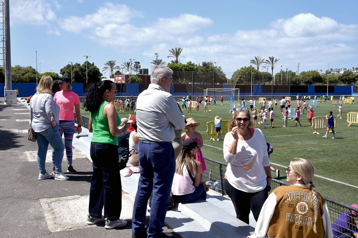 El Campo David García se convierte en patio de juego y convivencia para más de 1.200 escolares de Maspalomas