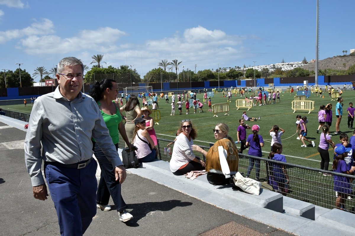 El Campo David García se convierte en patio de juego y convivencia para más de 1.200 escolares de Maspalomas