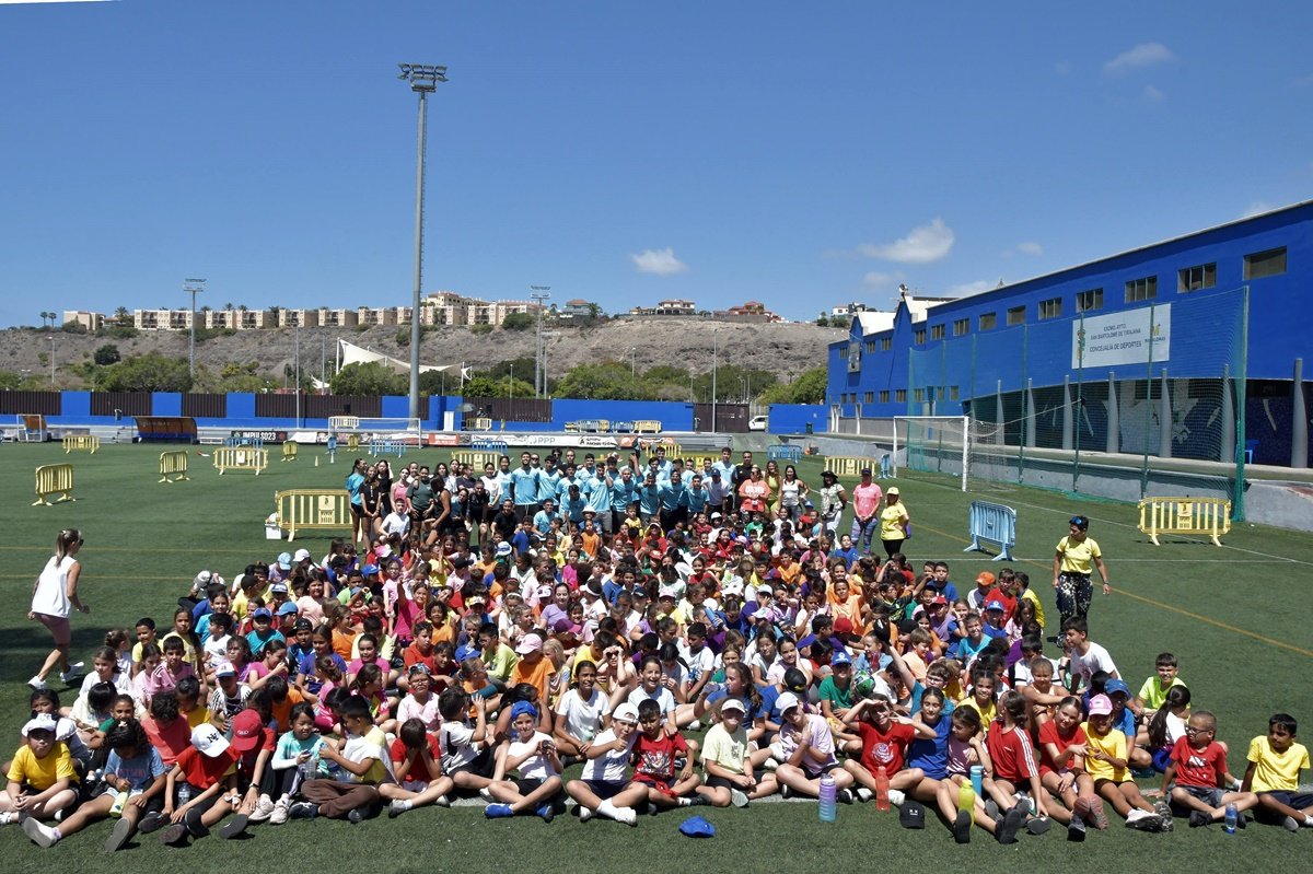 El Campo David García se convierte en patio de juego y convivencia para más de 1.200 escolares de Maspalomas