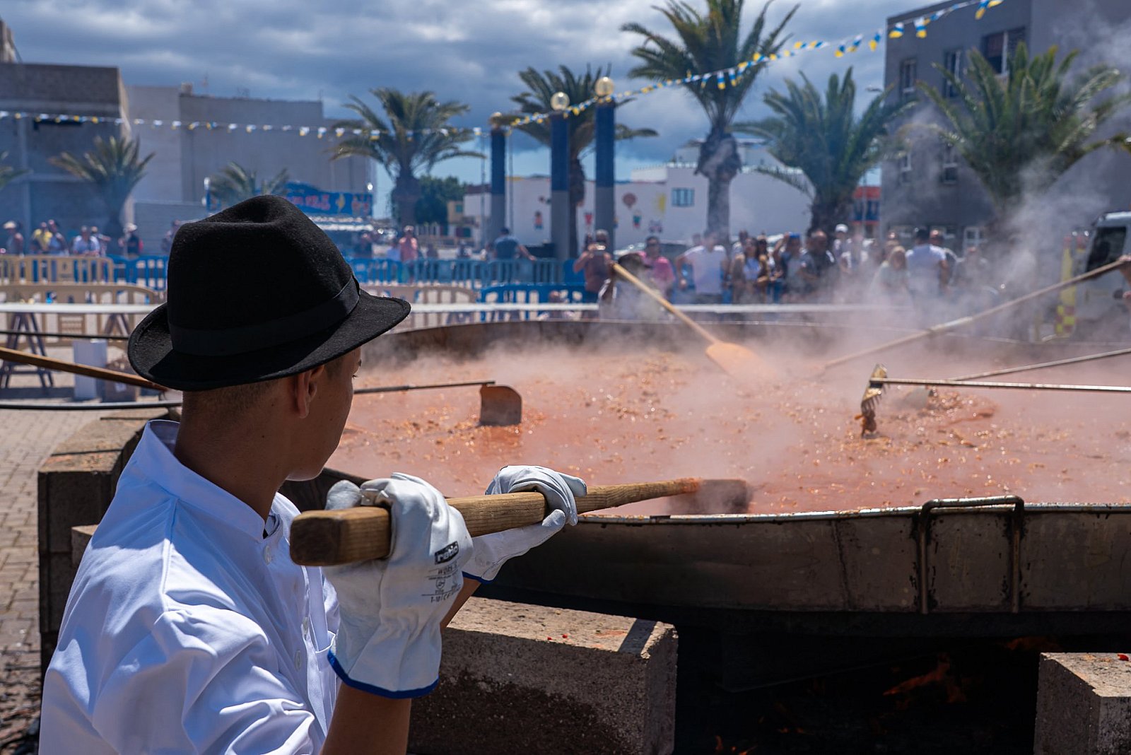 5.000 personas despiden las fiestas de El Tablero con el sabor de la tradicional Gran Paella