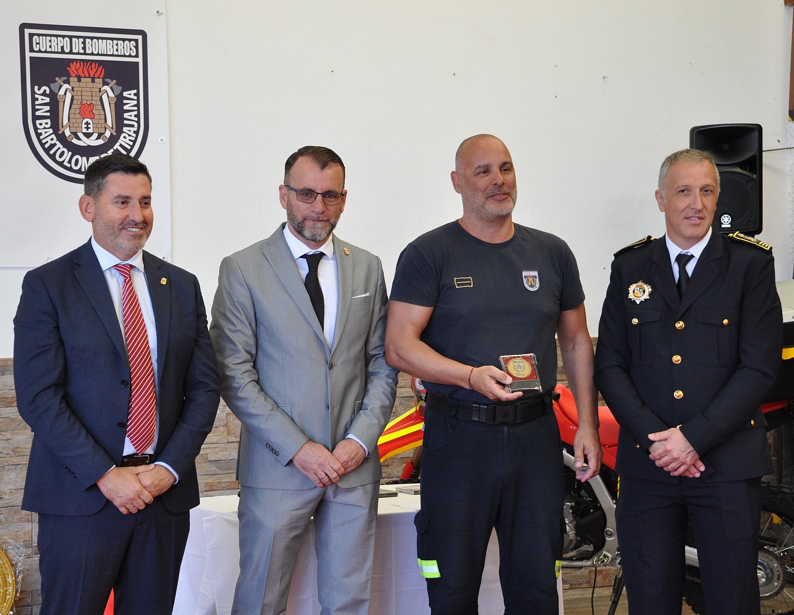 Maspalomas distingue a sus cuatro bomberos con mayor antigüedad_0