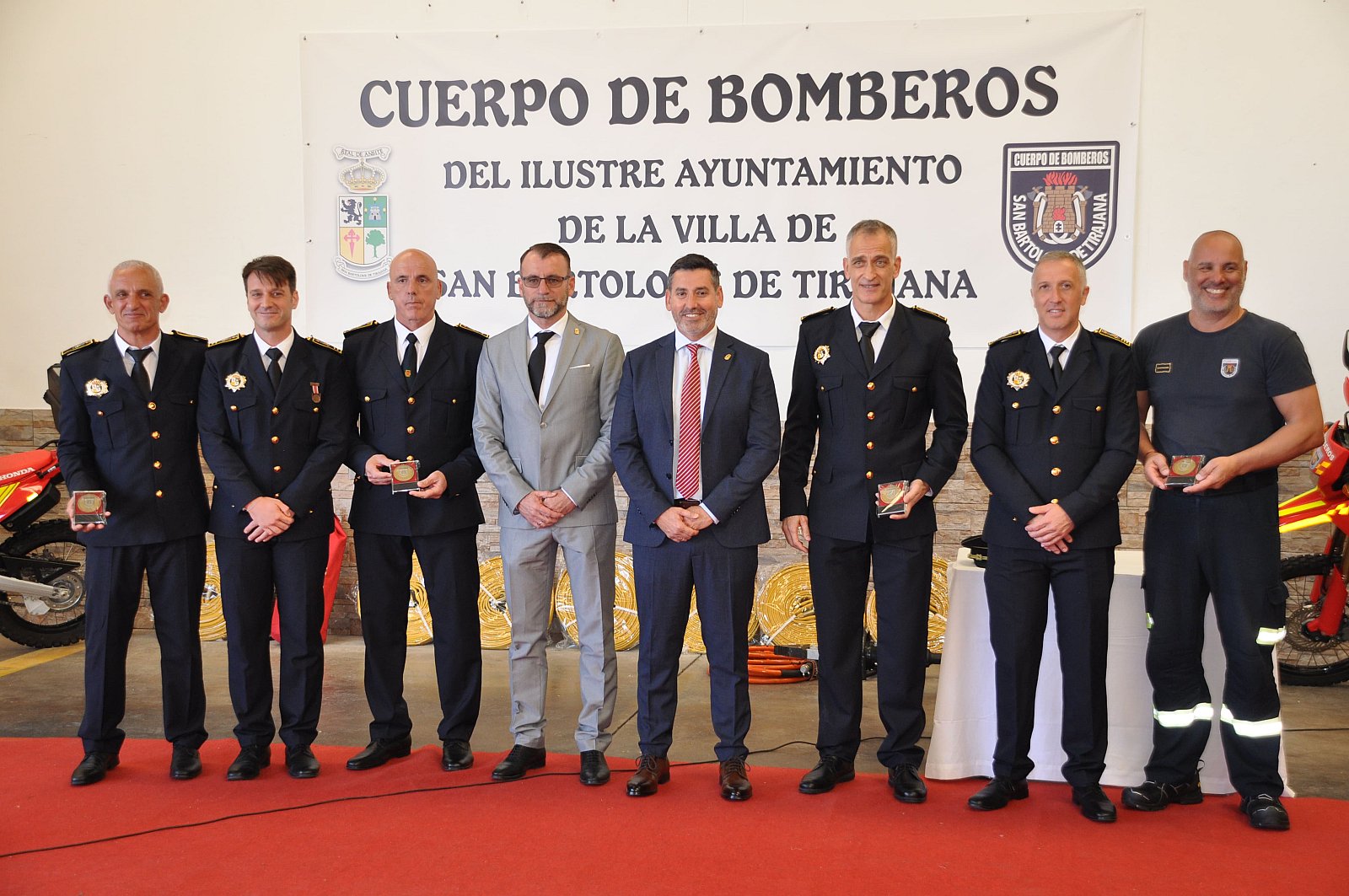 Maspalomas distingue a sus cuatro bomberos con mayor antigüedad_01