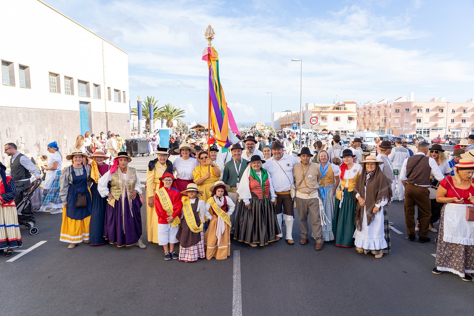 Más de 5.000 personas agasajan a la Santísima Trinidad en la Romería y Ofrenda de El Tablero 2025