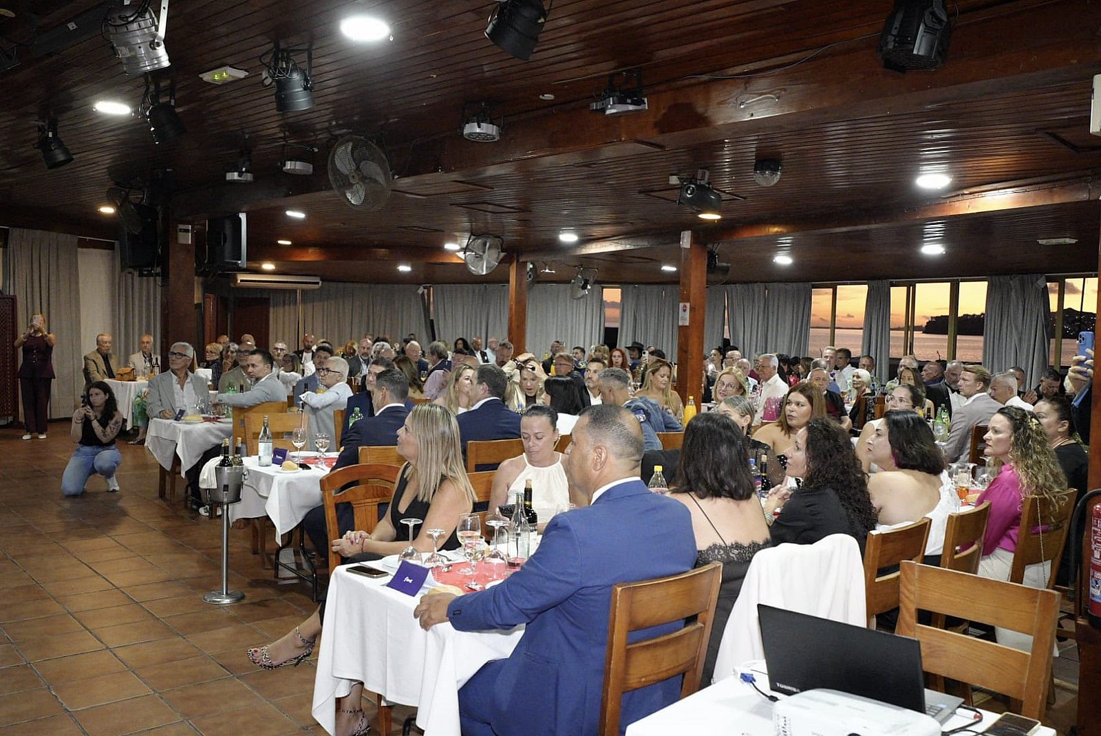 San Bartolomé de Tirajana celebra la gala Maspalomas Forever con más de 150 asistentes para reconocer la trayectoria de referentes del colectivo LGTBI