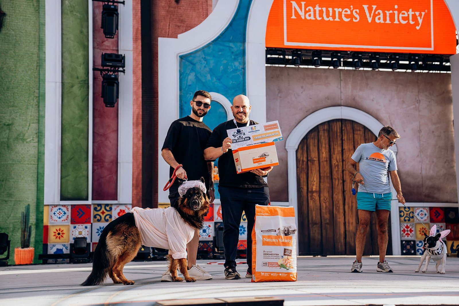 La perrita “Niña” vuelve a ganar el Carnaval Canino de Maspalomas ¡y se “jubila” con 9 años!