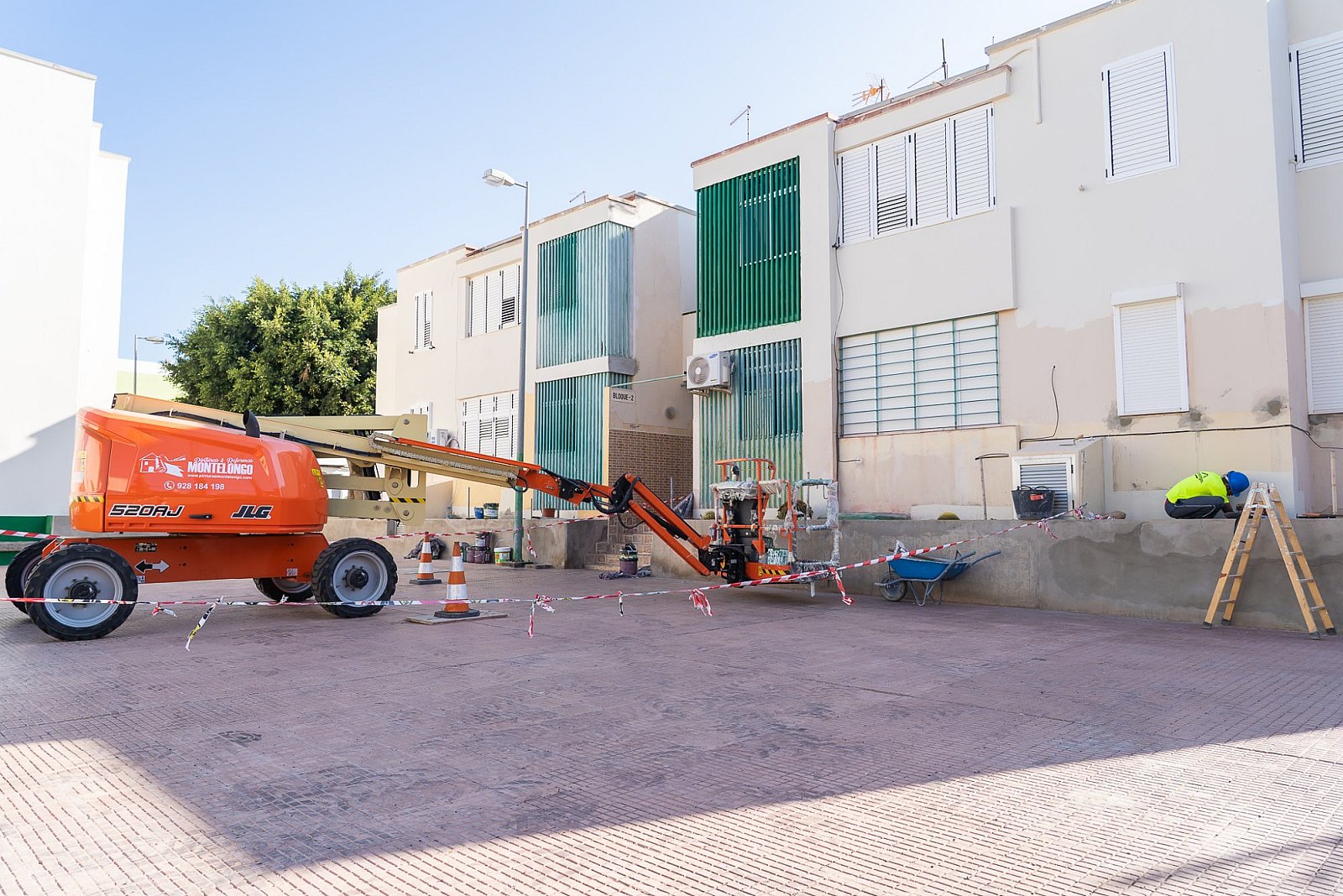 La Concejalía de Vivienda supervisa el avance de las obras de rehabilitación de las 106 viviendas del Castillo del Romeral