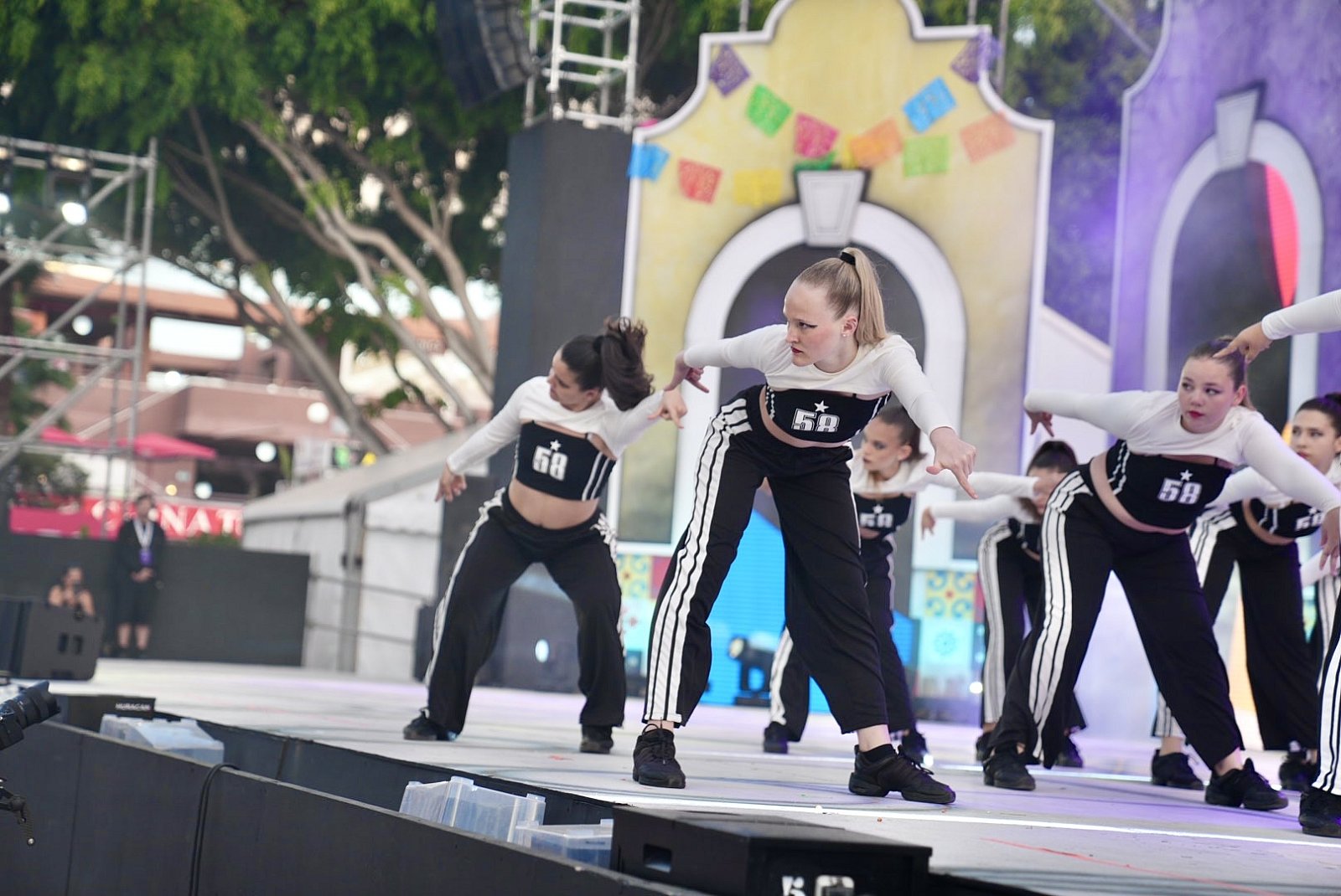 Exhibición de talento sureño en el Festival Coreográfico del Carnaval Internacional de Maspalomas 2025