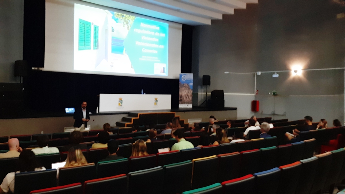 20250701 CUL UVM Participantes en el curso sobre vivienda vacacional