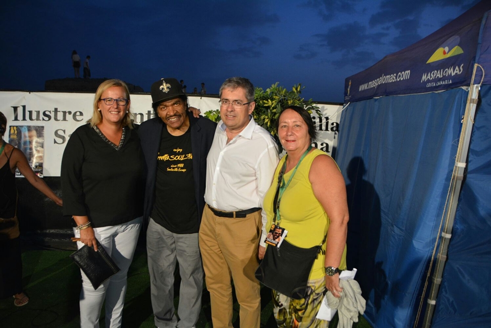 20260522_CU_Dania_Dévora_junto_al_alcalde_Marco_Aurelio_Pérez_en_2015_durante_la_primera_edición_del_Maspalomas_Soul_Festival.JPG