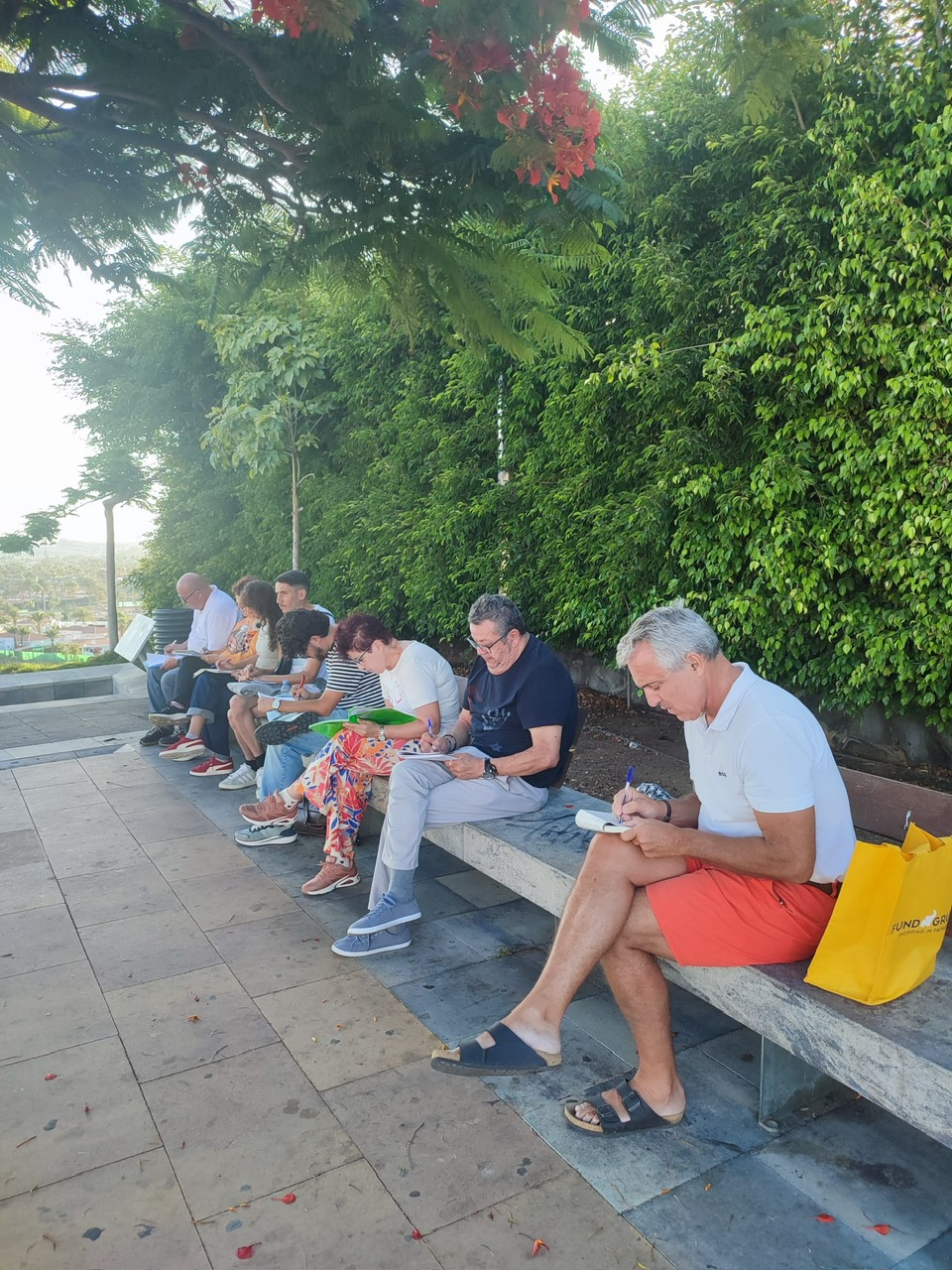La primera edición del taller de escritura creativa al aire libre se desarrolló en el Parque del Sur y los miradores turísticos de Maspalomas y Las Dunas 3