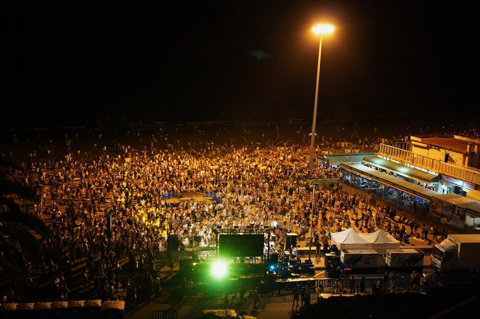 20250619 FyE Público en Playa del Inglés