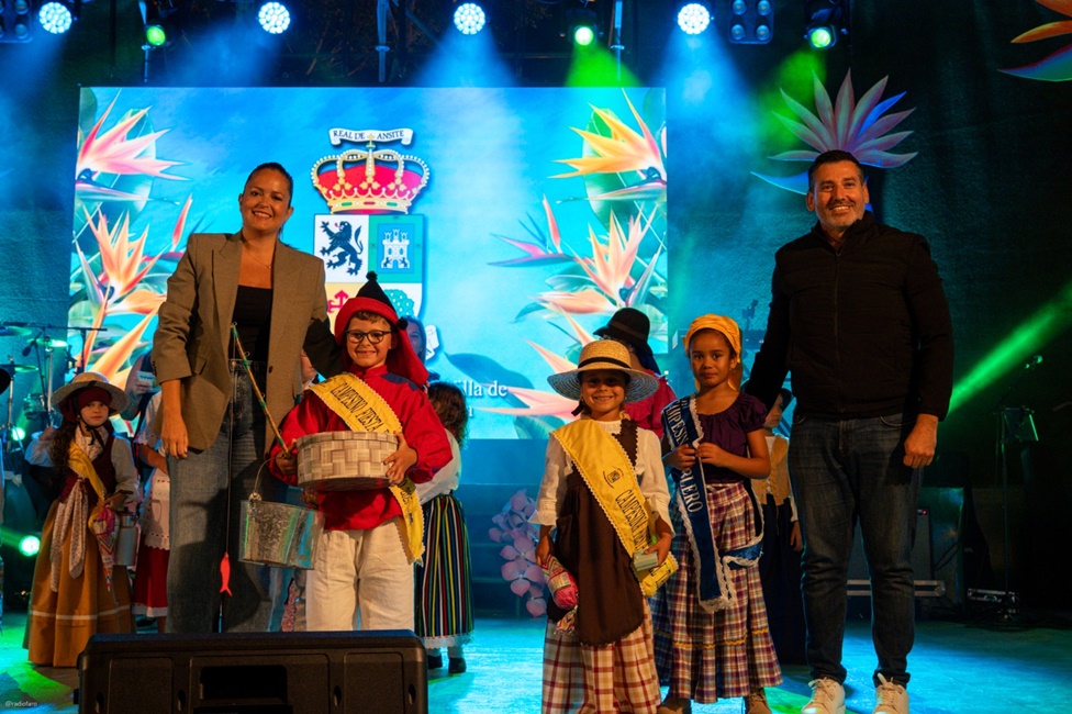 Martina Brito y Eizan junto a Alejandro Marichal y Yilenia Vega