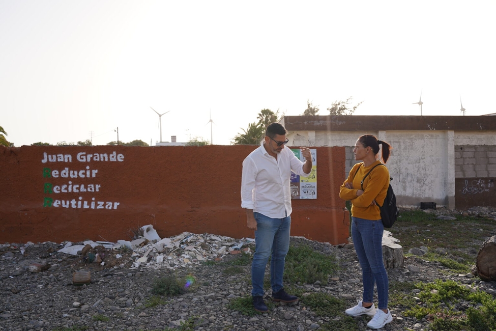 20251203_URB_Alejandro_Marichal_y_Davinia_Ramírez_en_un_reciente_visita_a_la_Casa_del_Mato.jpg