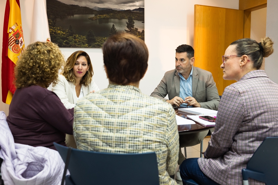 20260203 MY Imagen de la reunión con representantes de los familiares d
