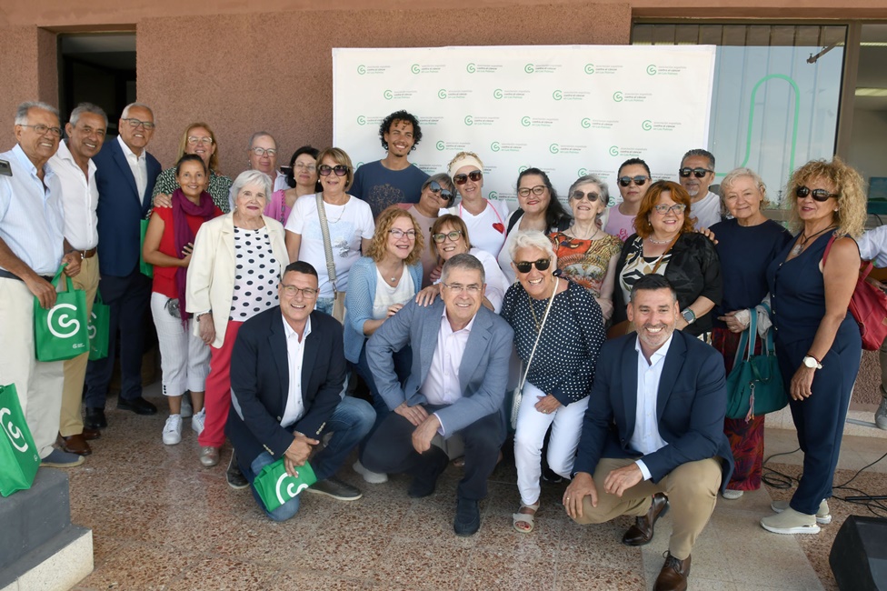 20250604_SSoc_AUTORIDADES_JUNTO_A_VOLUNTARIOS_Y_PERSONAS_EN_TRATAMIENTO.jpg