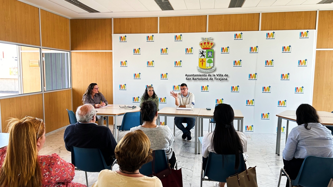 20260224 SS Los representantes de las entidades sociales en una reunión con el concejal Dimas Sarmiento