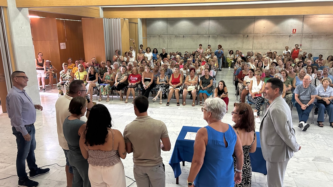 20260724 MY Sarmiento profesores y Marichal con el salón de actos lleno