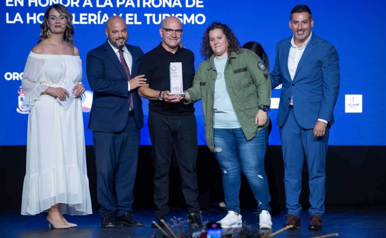 20260729 TUR III PH SantaMarta Foto de familia de los premiados de Lopesan con MArichal