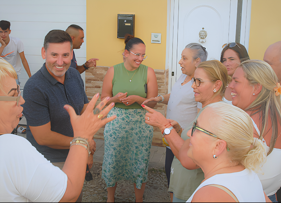 20260610_UR_MArichal_y_Davinia_Jiménez_tras_la_reunión_con_los_vecinos.png